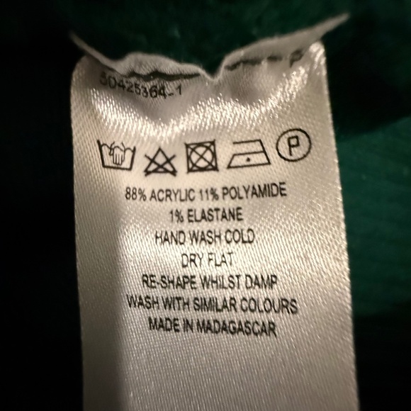 EXCELENT CONDITION FRENCH CONNECTION HUNTER GREEN TURTLE NECK IN SMALL - Picture 6 of 6